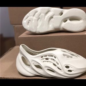 White YeezyFoam Runner size 5